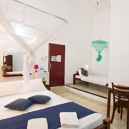 Katunayaka Oyo 347 Hotel Empryean מראה חיצוני תמונה