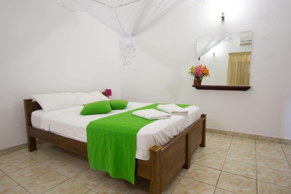 Katunayaka Oyo 347 Hotel Empryean מראה חיצוני תמונה