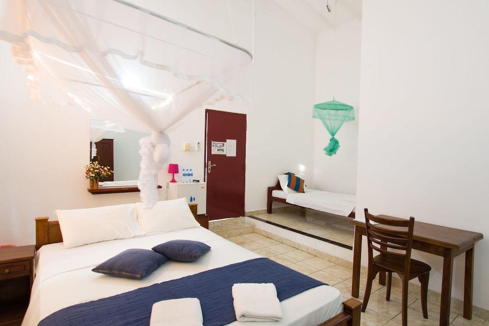 Katunayaka Oyo 347 Hotel Empryean מראה חיצוני תמונה