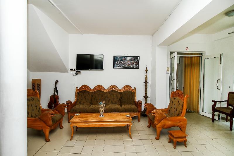 Katunayaka Oyo 347 Hotel Empryean מראה חיצוני תמונה