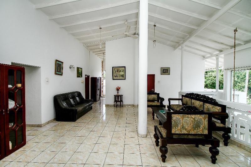 Katunayaka Oyo 347 Hotel Empryean מראה חיצוני תמונה