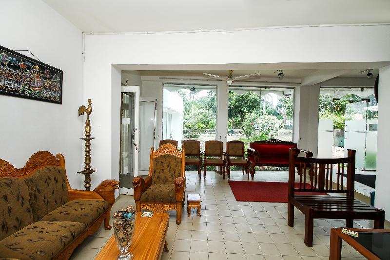 Katunayaka Oyo 347 Hotel Empryean מראה חיצוני תמונה