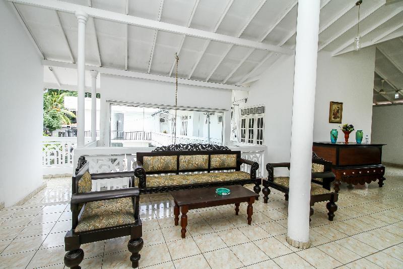 Katunayaka Oyo 347 Hotel Empryean מראה חיצוני תמונה