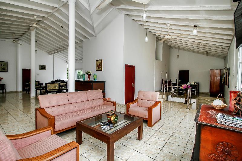 Katunayaka Oyo 347 Hotel Empryean מראה חיצוני תמונה