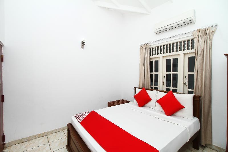 Katunayaka Oyo 347 Hotel Empryean מראה חיצוני תמונה