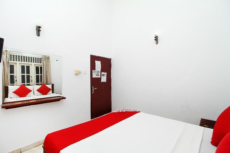 Katunayaka Oyo 347 Hotel Empryean מראה חיצוני תמונה