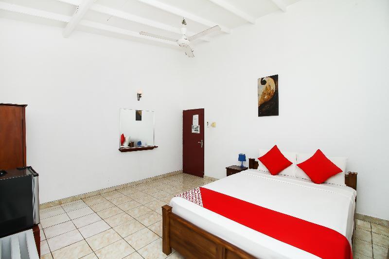 Katunayaka Oyo 347 Hotel Empryean מראה חיצוני תמונה