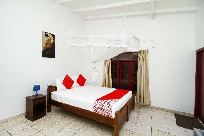 Katunayaka Oyo 347 Hotel Empryean מראה חיצוני תמונה