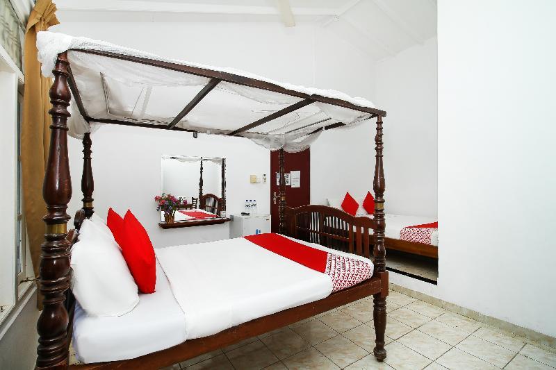 Katunayaka Oyo 347 Hotel Empryean מראה חיצוני תמונה