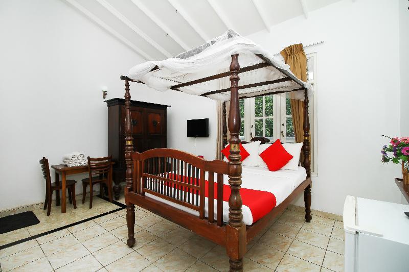 Katunayaka Oyo 347 Hotel Empryean מראה חיצוני תמונה