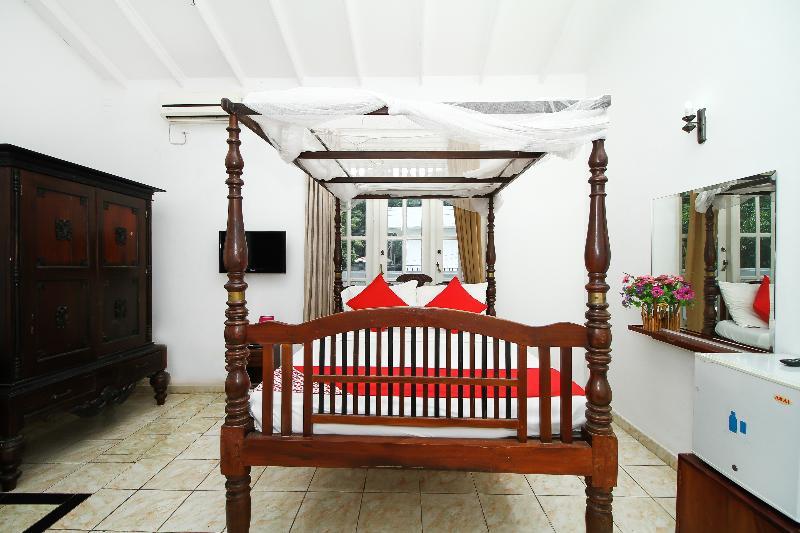 Katunayaka Oyo 347 Hotel Empryean מראה חיצוני תמונה