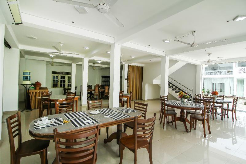Katunayaka Oyo 347 Hotel Empryean מראה חיצוני תמונה